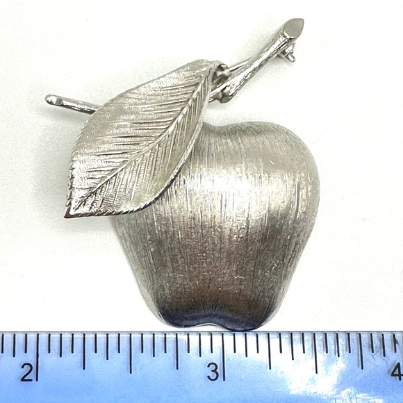Vintage Costume Signed Giovanni Apple Fruit Brooch Silver Tone Mid Century MCM - Picture 5 of 6